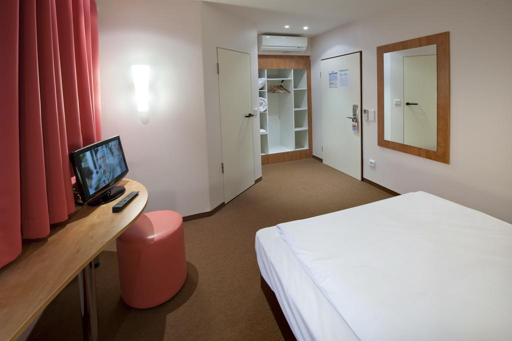 Hotel Hannover-Garbsen Exterior photo